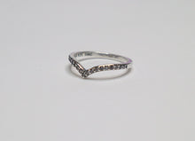 Load image into Gallery viewer, Sparkly V-Design